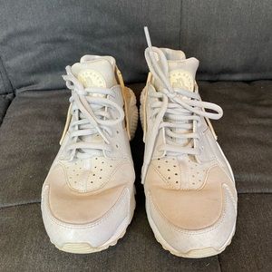 Nike Huarache Tennis Shoes